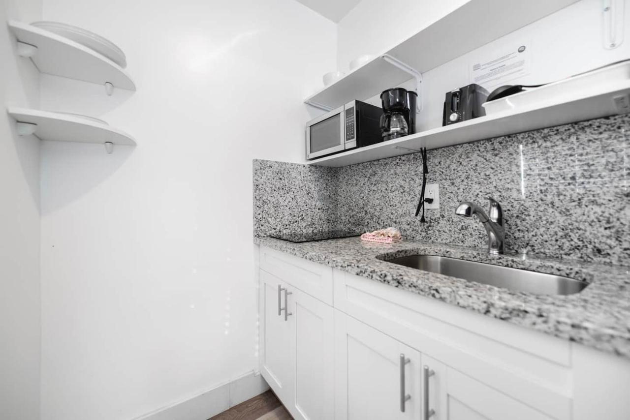 Cozy 1 Bedroom With Pool Steps From The Beach #41 Hollywood Exteriör bild
